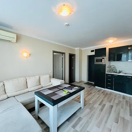 Sunny Plaza 54 Two Bedroom Апартамент *