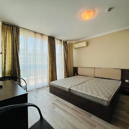 Sunny Plaza 54 Two Bedroom Апартамент *