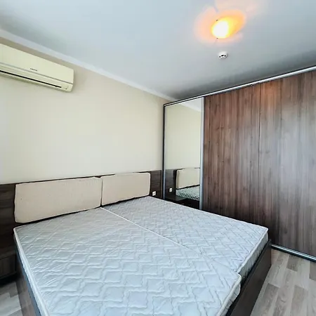 Апартамент Sunny Plaza 54 Two Bedroom *