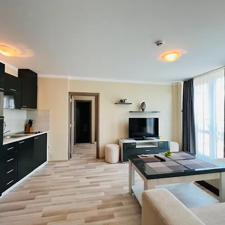 Sunny Plaza 54 Two Bedroom Апартамент *